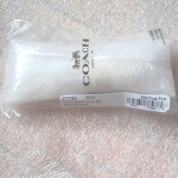 NWT COACH Valentine's Day Bear Bag Charm - Picture 4 of 5